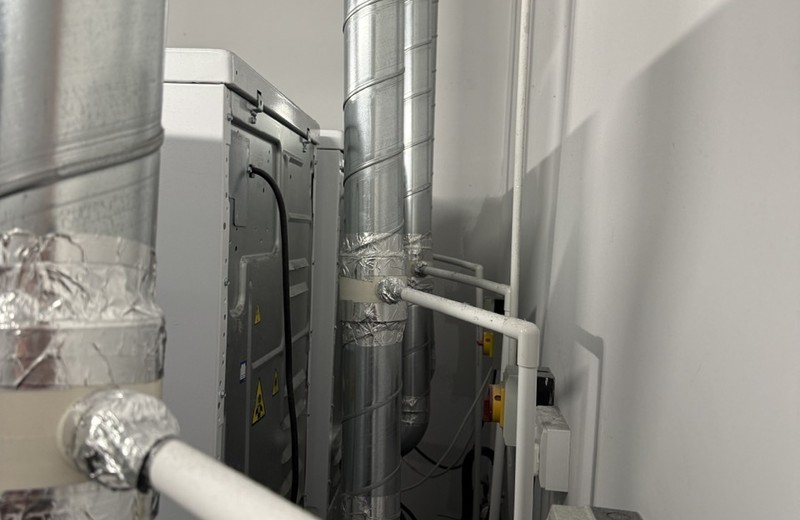 Rooftop kitchen extract fan and ductwork in Lincoln