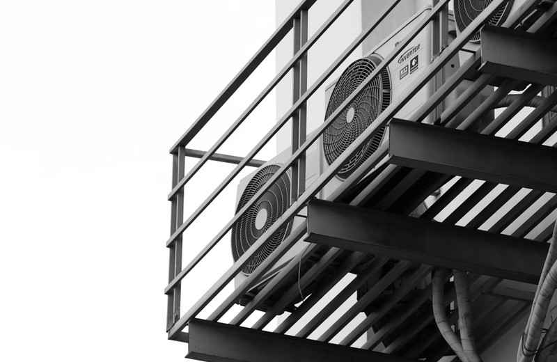 Rooftop kitchen extract fan and ductwork in Wellingborough
