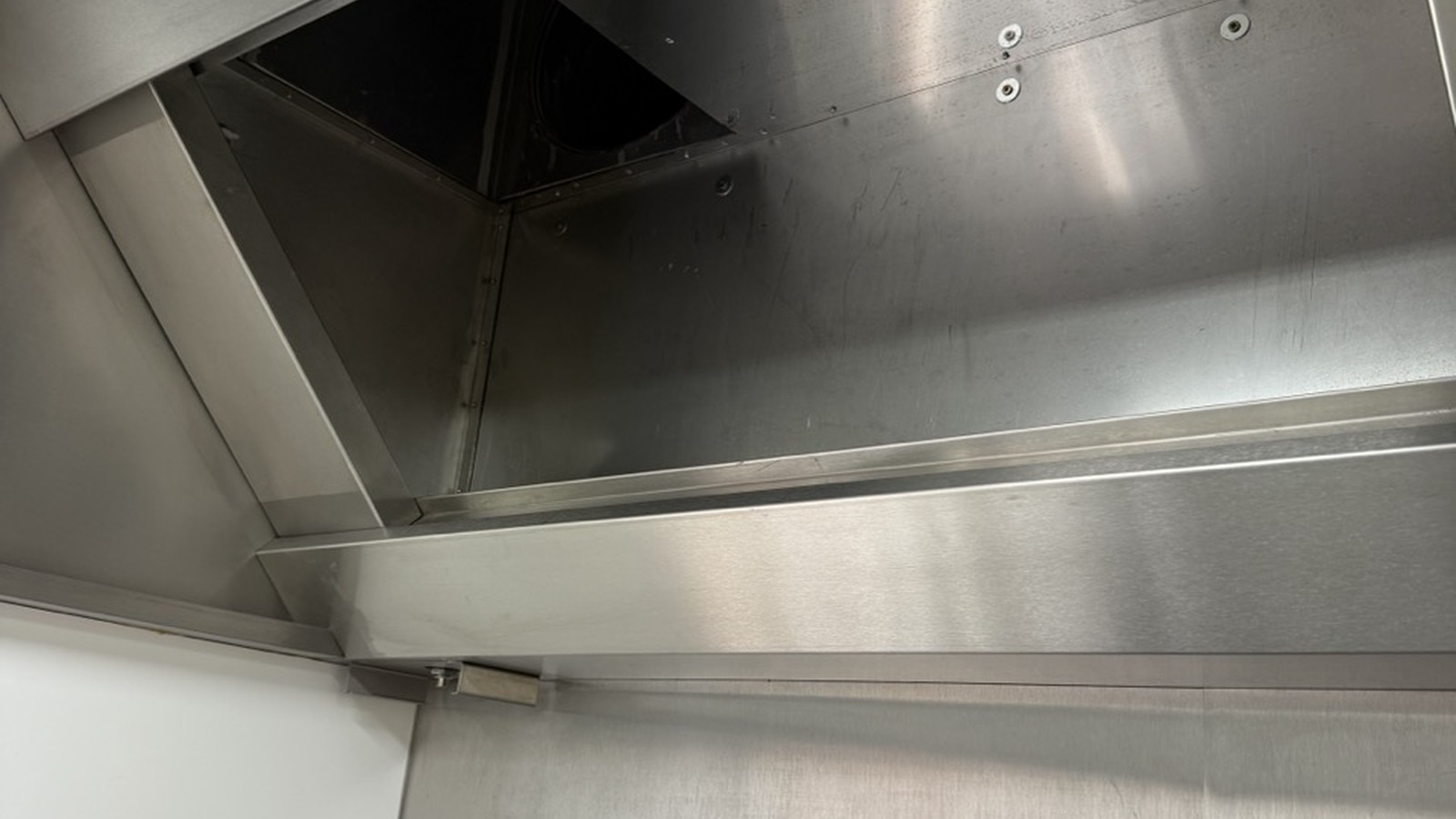Kitchen Extraction Cleaning in Reading