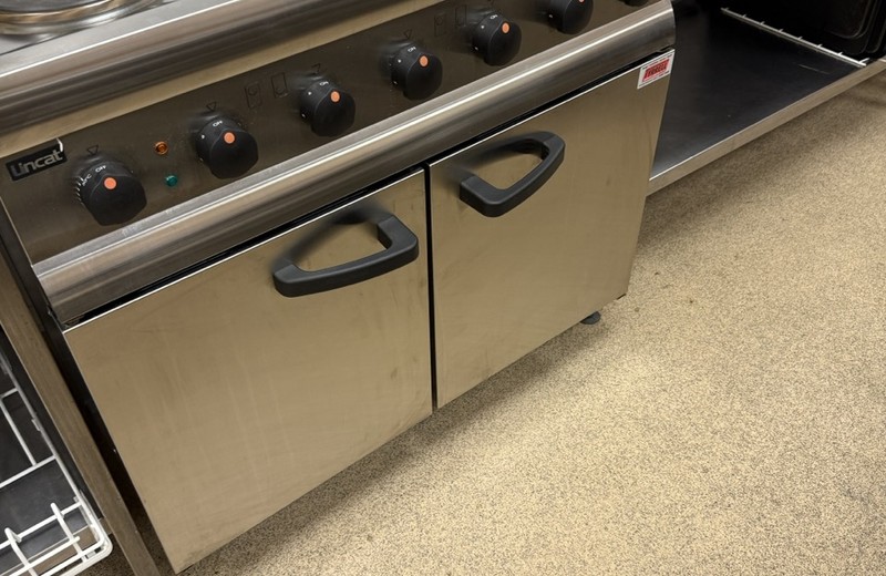 Commercial kitchen deep cleaning in Bridgnorth