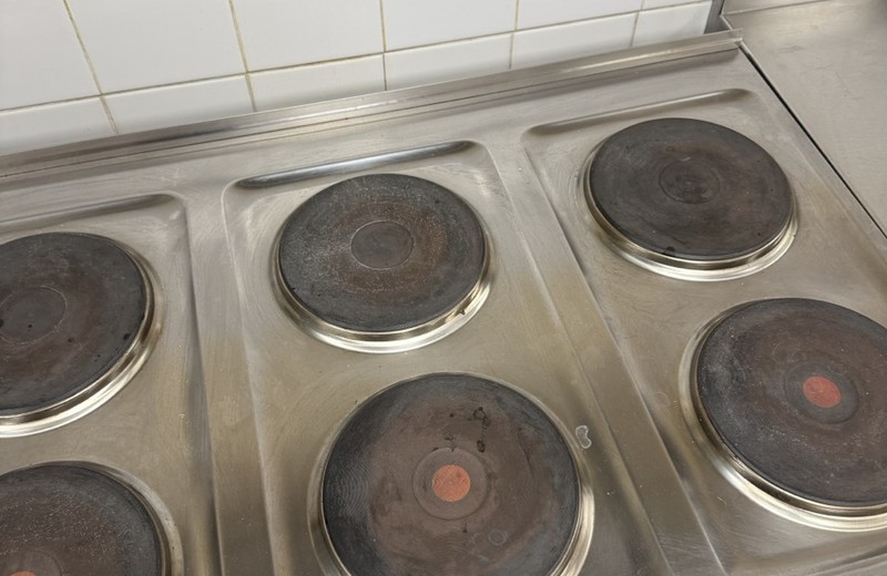 Commercial kitchen deep cleaning in Crawley