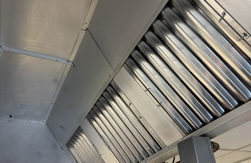 Commercial kitchen deep cleaning in Croydon