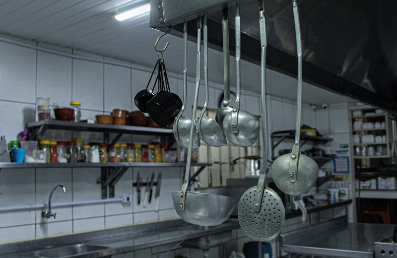 Commercial kitchen deep cleaning in Ellesmere Port