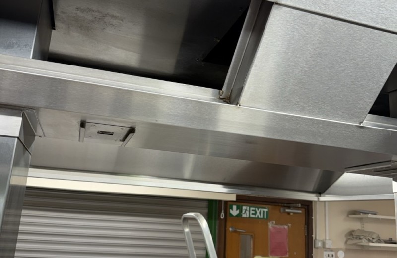 Commercial kitchen deep cleaning in Oldham