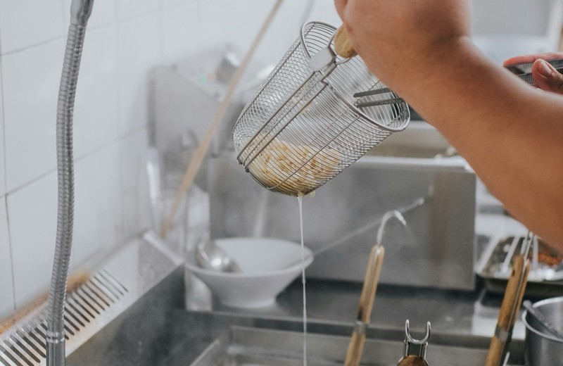 Commercial kitchen deep cleaning in Porth